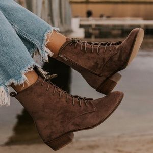 Lace up combat boots size 8 Grey color